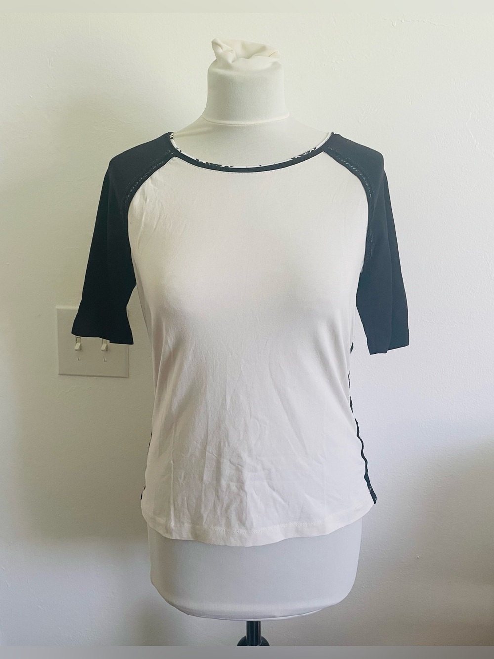 Basler Women Top M White Black Short Sleeves Applique Casual Career Office